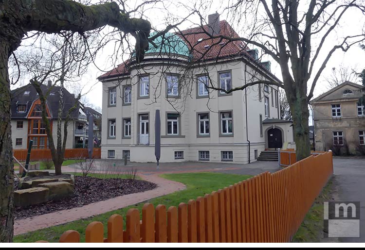 Andre Mispagel Projekt Referenz Öffentliches Bauen Villa Mercedes Burgdorf Sanierung Fassade + Anbau Fluchttreppe