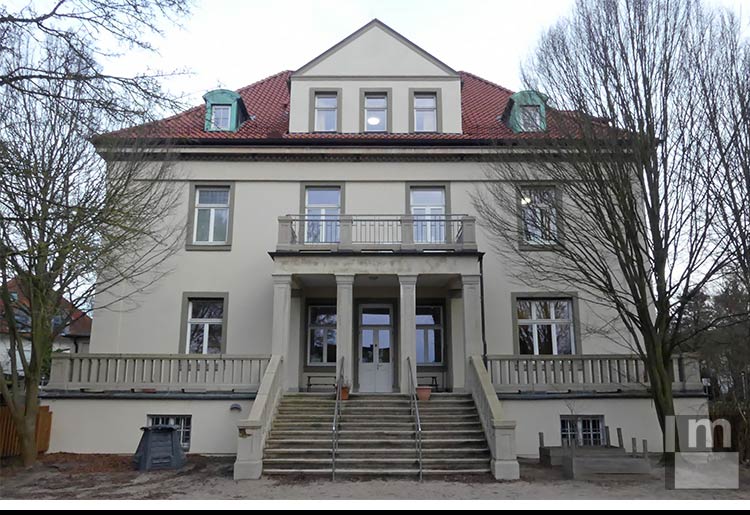 Andre Mispagel Projekt Referenz Öffentliches Bauen Villa Mercedes Burgdorf Sanierung Fassade + Anbau Fluchttreppe